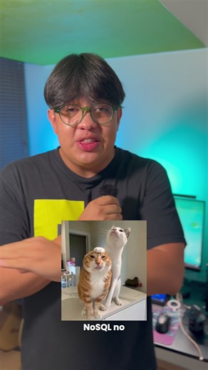 NoSQL no es la solución a todo. Si alguien te dijo “usa NoSQL y listo”… te dejó a medio consejo y a medio sistema. NoSQL nació para problemas específicos: \t•\tEscalado masivo \t•\tEscrituras muy rápidas \t•\tEsquemas flexibles \t•\tDatos que cambian constantemente El problema es que se volvió tendencia… y muchos lo usan donde no deberían. ¿Cuándo sí tiene sentido NoSQL? \t•\tCuando tus esquemas cambian seguido \t•\tCuando necesitas escribir muchísimo y rápido \t•\tCuando no dependes de joins co