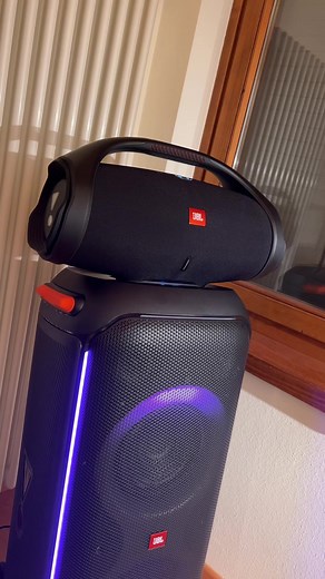 Comparison: JBL Boombox 2 and Partybox 710