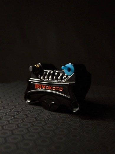 🔥 HINDI LANG PANG-PORMA, PANG-KONTROL DIN! 🔥 Upgrade your braking setup with the MOKOTO ELITE 2POT UNIVERSAL Brake Caliper. 🏍️💨 ✅ Consistent Braking Pressure ✅ Premium CNC Alloy Construction ✅ Smooth & Responsive Braking ✅ Clean Racing Look Kasi boss, hindi sapat na mabilis ka... dapat kaya mo ring huminto nang may confidence. 😎🔥 MOKOTO ELITE — Premium Performance Starts with Better Braking. #Elite #Caliper#Premium #PerformanceParts #Elite #FYP #foryour