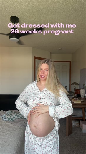 Cute Pregnancy Outfits for Young Moms