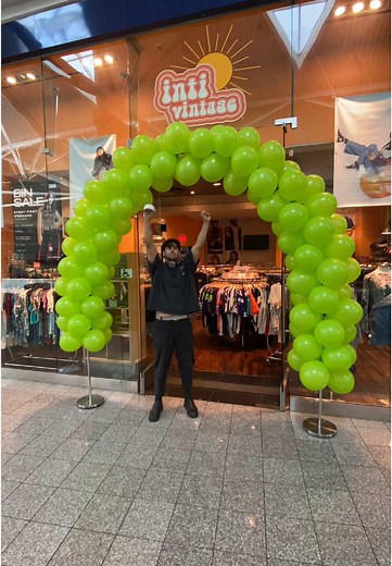 Opening a Vintage Shop: Decorations and Strategy