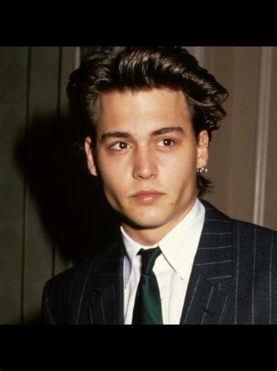 Johnny depp in 90s #johnnydepp #johnnydeppedit #piratesofthecaribbean #edwardscissorhands #1990s