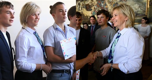 Skauťačka či přísná paní učitelka? Eva Pavlová vynesla nezvyklou šátkovou kravatku - Expres.cz