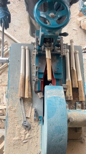 Putting Handel on the bat processing #kashmirwillowbat #wood #woodworking #cricketbats #masterwood