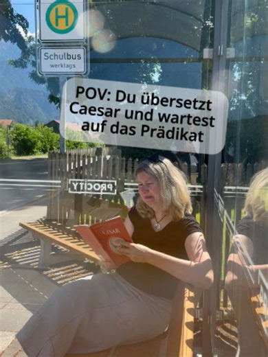 Wer Caesar übersetzt, kennt dieses Gefühl. 😅 Man arbeitet sich durch Nebensatz um Nebensatz … und wartet nur auf das Prädikat. Ging es dir auch schon so? 👇 #Latein #Lateinlernen #POV #relatable #Caesar
