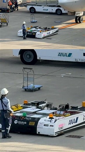 リモートトーイングカー接続準備！ANA JA54AN Boeing 737-881 大阪国際（伊丹）空港 #shorts