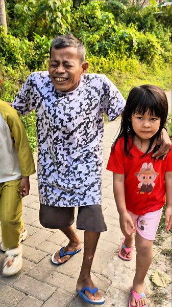 Iwan's legs hurt so much that he limps #fyp #iwankupret