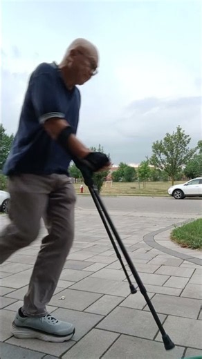 Crutches can dance 💃#crutches