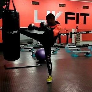 📢 FIT TIP FRIDAY 📢 Willpower is like a muscle: the more you use it, the stronger it gets. JOIN US FOR YOUR FREE FRIDAY SESSION FITTIES! LET'S GET IT💪 | LivFit