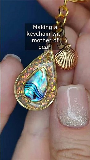 Mother-of-pearl keychain #diy #uvresin #resinjewelry #keychain