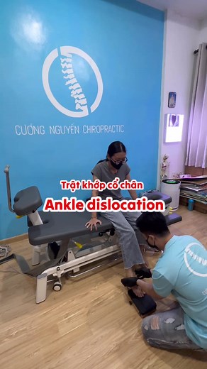 Trật khớp cổ chân #ankledislocation #flipyourfeet #tratkhopcochan #latbanchan #latcochan #bonggantratkhop #nanchinhxuongkhop #cuongnguyenchiropractic