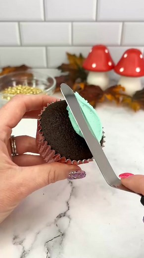 Fish pond cupcakes 🐟💦🧁 What a weird and wonderful cupcake 🐟🧁😛 🐟 Add a layer of blue buttercream to your cupcakes. 💦 To pipe the fish, use a small round tip with multicoloured buttercream for the body and a small leaf tip for the tail and fins. 👁️ Add the eyes with black candy melts. 🐟 Use Oreo buttercream and a round tip to add a stone border. 🥶 Chill until the buttercream is firm. 💦 Pour jelly/jello into the pond. 🧁 Let them set in the fridge. #cupcake #cakeart #koi #fishpond #cake