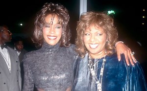 Whitney Houston's Relationship With Robyn Crawford Wasn't 'Natural' To Cissy Houston, Memoir Claims