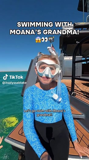 One of the most MAGICAL dives of my LIFE!😭 Come back to see the SHARK CLEANING STATION😱🦈🧼✨ Huge thank you to @Ocean Eco Adventures for the most incredible day! Highly recommend booking their “Coral Bay Exclusive” tour!🩵 #diving #australia #ningaloo #marinelife #ocean
