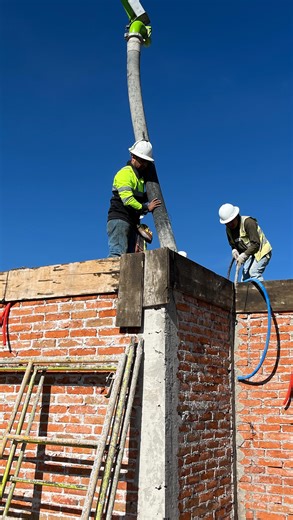No sabíamos si estaban colando o ensayando para el Lago de los Cisnes 🩰🕺🏻 #construcción #gruporivesqui #puebla #arquitectura #jarfix #interiorismo #viral | Jar FIX