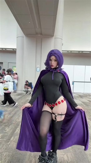 COMIC CONNN TEEN TITANSSS #raven #ravencosplay #teentitans #comiccon #cosplayer
