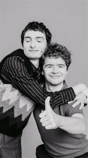 Süddeutsche Zeitung Magazin on Instagram: "Die Stars der Serie »Stranger Things« @finnwolfhardofficial und @gatenmatarazzo im Interview ohne Worte – morgen im neuen Heft und unter www.sz-magazin.de Reel: @meikekenn"