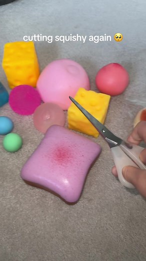 #cuttingsquishyagain#fyp#viral#ilovesquishys | cheese squishy