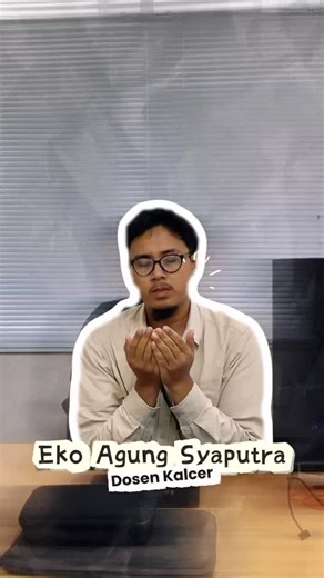 Eko Agung Syaputra on Instagram: "“Seluruh adegan dalam video ini adalah potongan nyata kehidupan seorang dosen, tanpa setting ulang, tanpa pemeran pengganti. Yang dilebih-lebihkan hanya semangatnya.” Proses kecil itu adalah bagian dari upaya menjalankan nilai Core Values BerAKHLAK dalam keseharian: Berorientasi Pelayanan — mendampingi mahasiswa agar berkembang. Akuntabel — menyelesaikan tugas akademik dan administrasi dengan tanggung jawab. Kompeten — terus belajar, menyiapkan materi, dan menin
