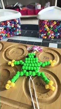 Making a Pony Bead Frog! #ponybeads #animals #shorts