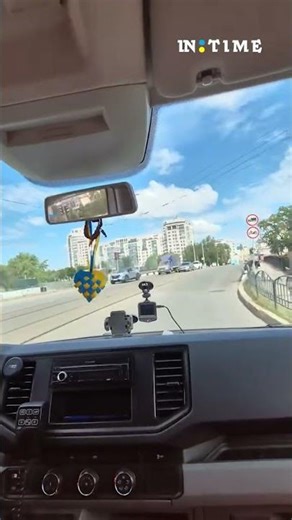 Пішоходи ніби з іншої планети, а водіям респект, за те що пропускають швидку в Харкові.