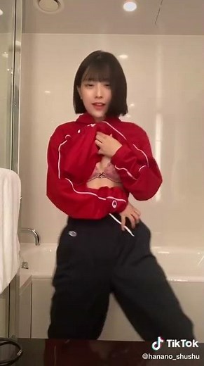 【Tik Tok】ブラ見えちゃってますよ‼