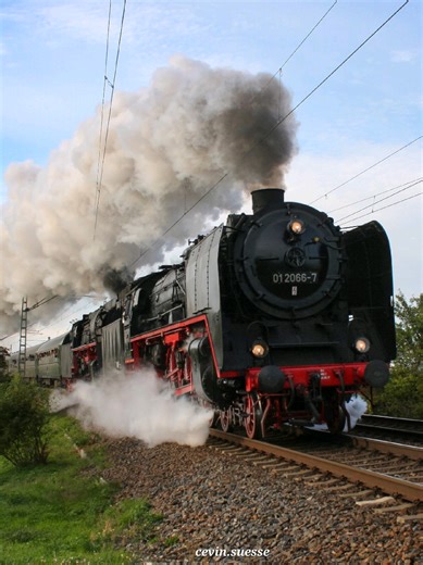 Die Pure Kraft der Altbau Dampflokomotive