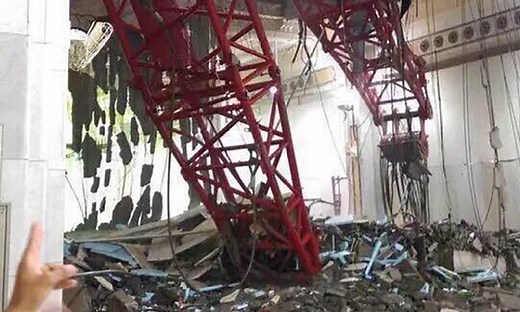 Mobile phone footage shows Mecca crane collapse - video