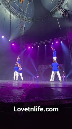 Acrobats Circus Italia lovetnlife.com 1