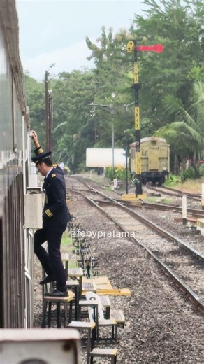 Beginilah Proses Pemberangkatan Kereta Api