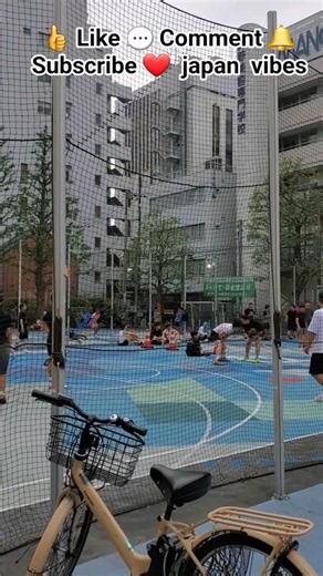 Street Basketball in Kabukicho! Tokyo's Energetic Youth 🇯🇵🏀歌舞伎町でバスケットボールを楽しむ若者たち