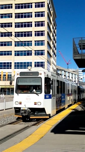Siemens SD160 at Arapahoe | Denver LRT 🇺🇸