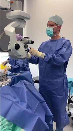 Einsatz einer neuen Linse in das Auge - live aus dem OP! 🤩🩵 #shorts #op #augen