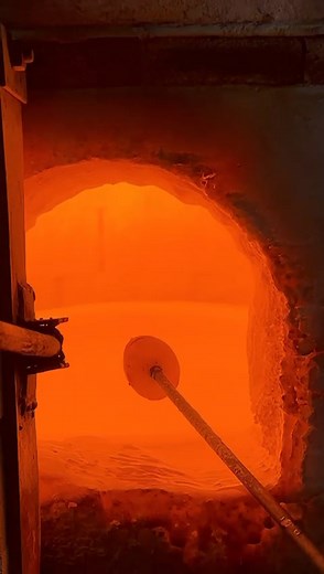 Remember the POTATO post a few weeks back? 🥔 Well, this is a film David Barry Glass Artist took so you can see all the gases, bubbles, being released! 🔥 🔥 Friday Fact... 🔥 Did you know? Glassmakers sometimes use a simple potato in their craft! 🥔✨ When dipped into hot molten glass, the moisture in the potato turns to steam, creating big bubbles that rise to the surface. These bubbles carry tiny "seed" bubbles with them, helping produce crystal-clear, bubble-free glass! 🎨🔮 Who would've thou
