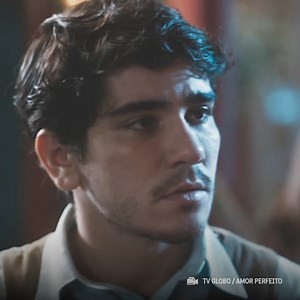 524K views · 360 reactions | O ator João Fernandes teve que lidar com a morte da ex, a paternidade solo e ainda com o julgamente da internet | Icons BR | Facebook