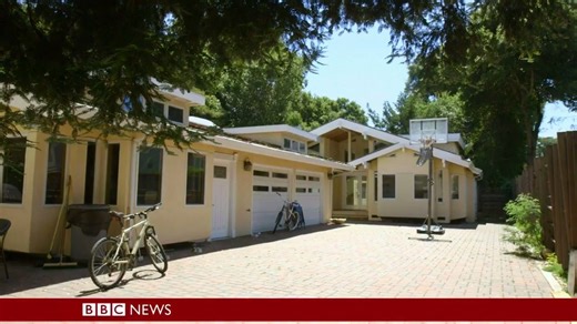 The BBC visits Diffbot as we're building the world's largest database of structured information. UK viewers can see the whole episode here: http://www.bbc.co.uk/iplayer/episode/b06177h6/click-27062015 | Diffbot