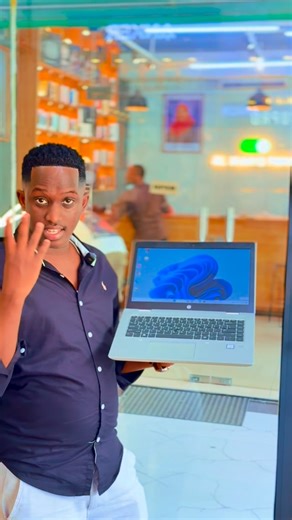 ZEE LA KUTUPA! | New stock!!!! Kwa 600,000/- TU! SPECIFICATION ✍️Core i5 with processor of 2.5Ghz Intel HD Graphics 520 ✍️Generation 8th generation... | Instagram