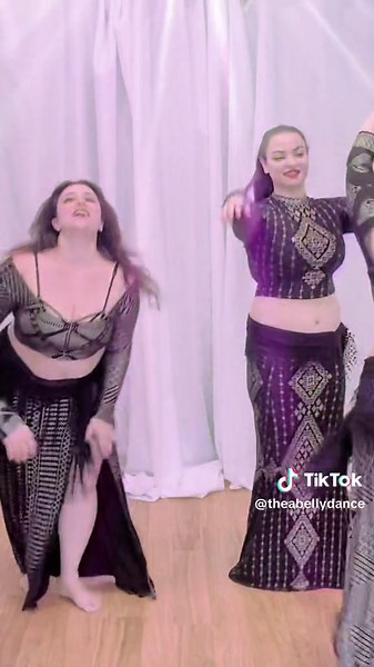 Bellydancers have more fun #bellydancers #bellydancevideo #inmymelos #bellydanceincalifornia #curvyconfidence #bellydancersoftiktok #womensempowerment #bellydancewithfriends #bellydanceimprovisation