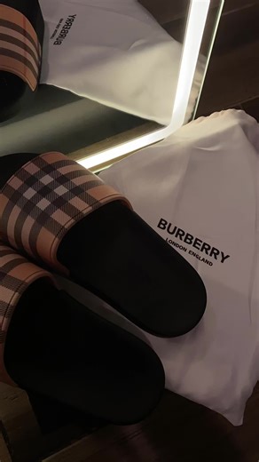 Burberry slides $92 Free Shipping 🎀- link in bio to shop #fresitas🍓 #burberry