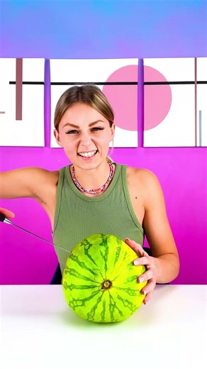 💙 WATERMELON MAGIC: TURNING FRUIT INTO ART! 🎉 | Fun Home Hack #shorts