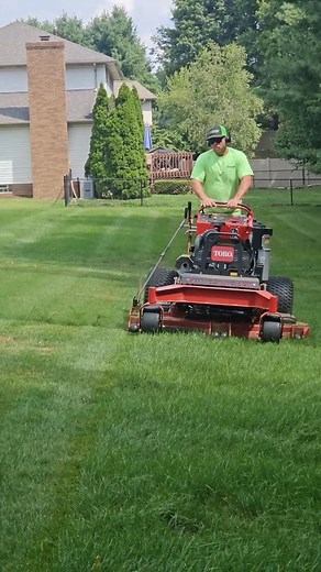 The Toro HDX blowing through the thick fertilized grass, paired with the Flex Chute! @spencerproducts @thetorocompany #fyp #satisfying #satisfying #flexchute | Spencer Lawn Care & Life