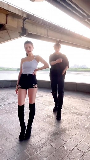 白菜 Diva on Instagram: "跟帥哥合跳性感雙人舞蹈！ #雙人舞蹈 #性感舞蹈 #白菜diva"