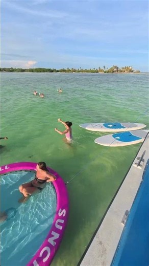 Day Drinking at the Sandbar 🌴🥂 | Key West, Florida