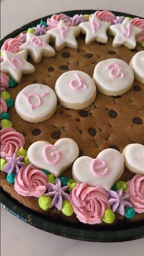 How do you make a chocolate chip cookie cake? What’s the best recipe for a cookie cake?