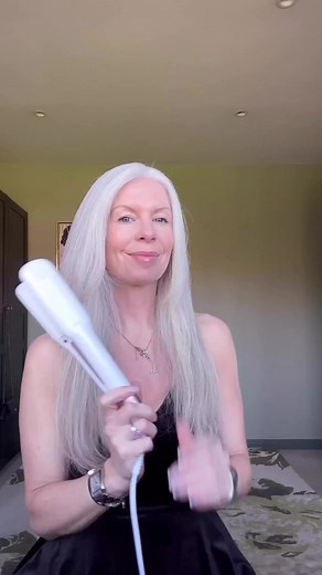 Create the waves of your dreams with CLOUD NINE 💗 Works harder, not hotter; with a temperature you can choose for your hair type.⁠ ⁠ 🔍 The Wide Iron Pro⁠ 📸 @goodhaircarrie | CLOUD NINE