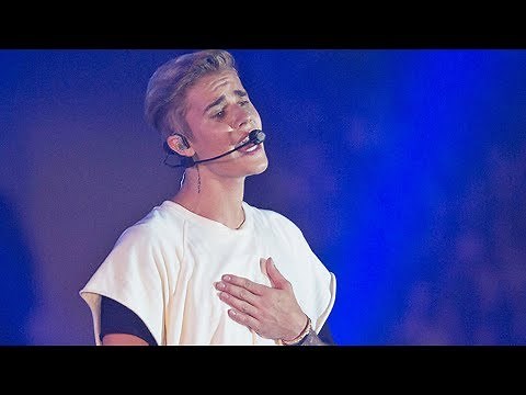 Watch Justin Bieber Forget the Spanish Lyrics to 'Despacito'