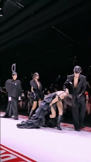 Is this for real? 😱 was it the dress? 👗 #fashionshow #fails #viralfashion #fashion #modelling #fyp