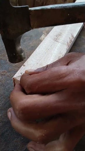 The Eagle Claw Method: Why I Use Staples for 45° Corners #WoodworkingHacks #CarpentryTips #sort