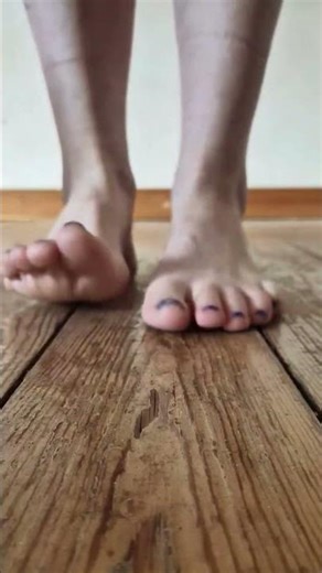 Barefoot Wooden Floor Squeaks 😌
