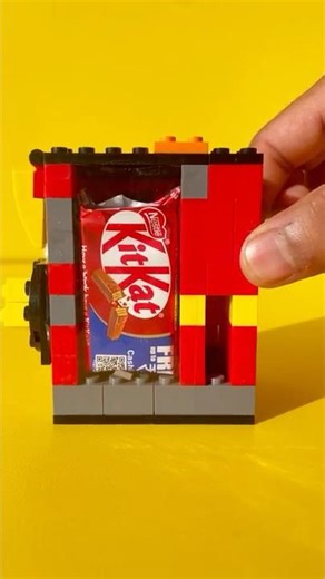 Working Lego Skittles Vending Machine #lego